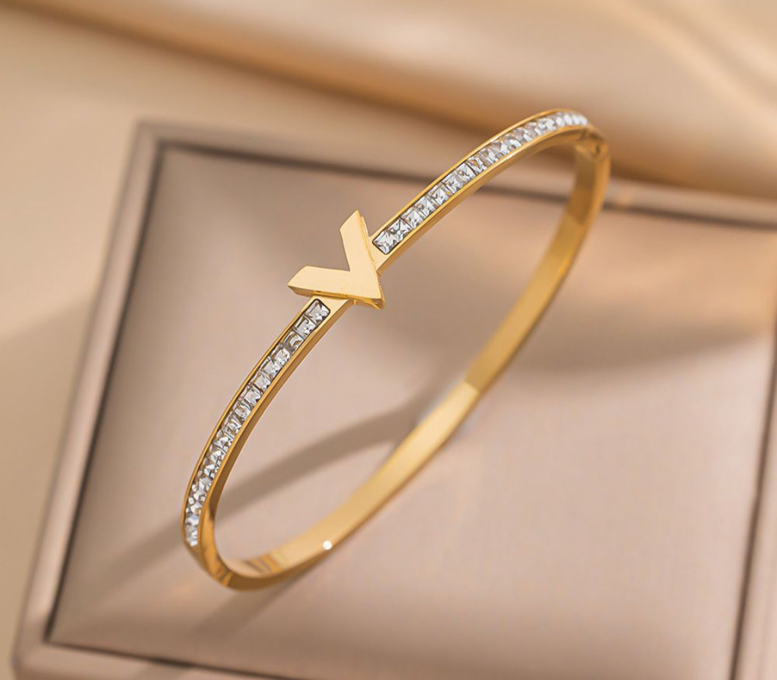 CRYSTAL V BANGLE - GOLD