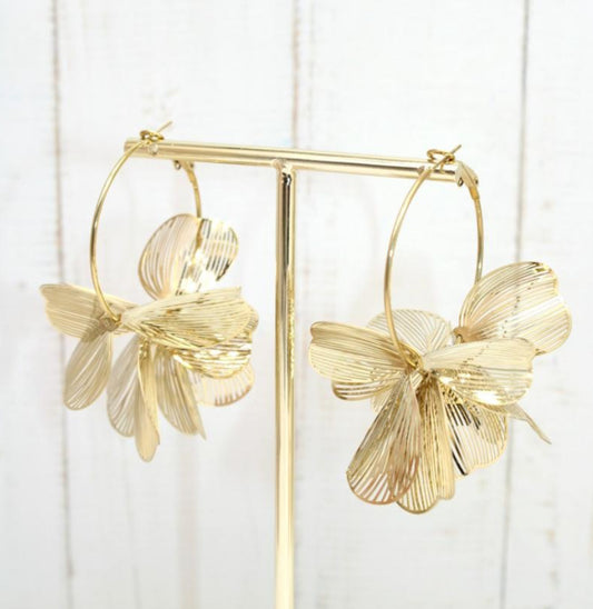 LARGE FLOWER HOOPS - GOLD