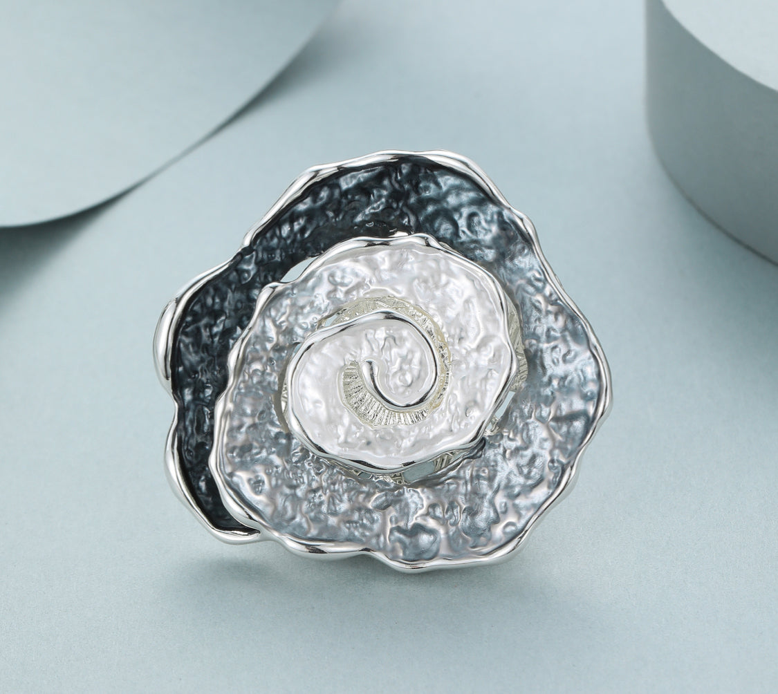 MAGNET BROOCH