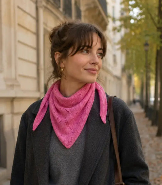 KNIT TRIANGLE SCARF