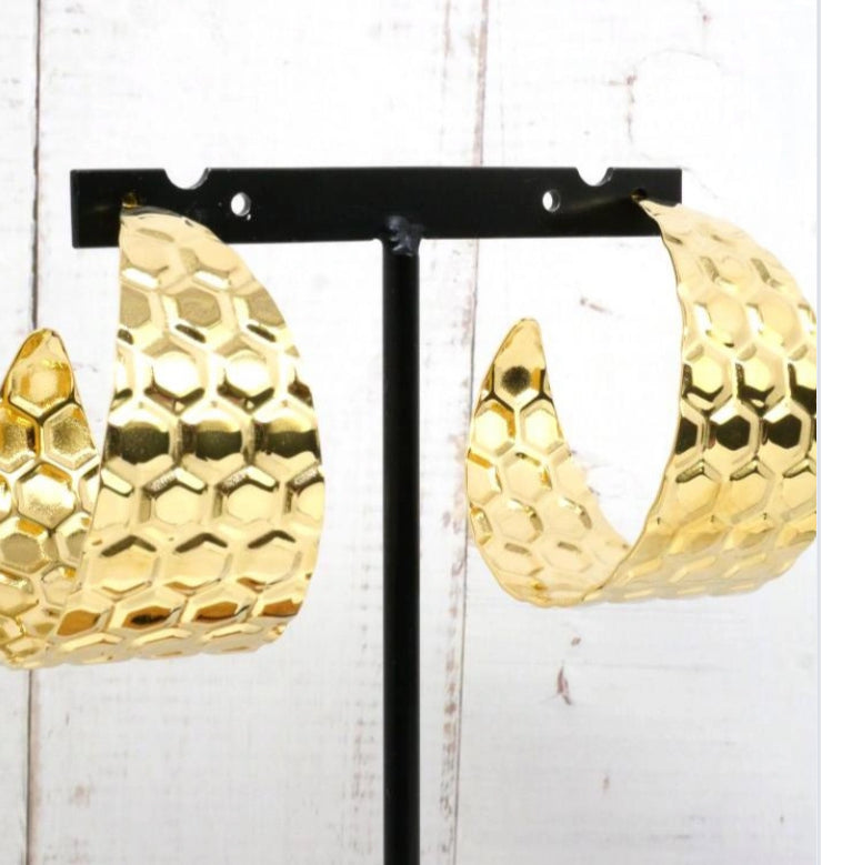 EMBOSSED CHUNKY HOOP EARRINGS- GOLD