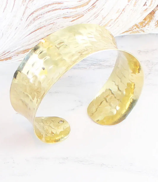 HAMMERED CUFF - GOLD