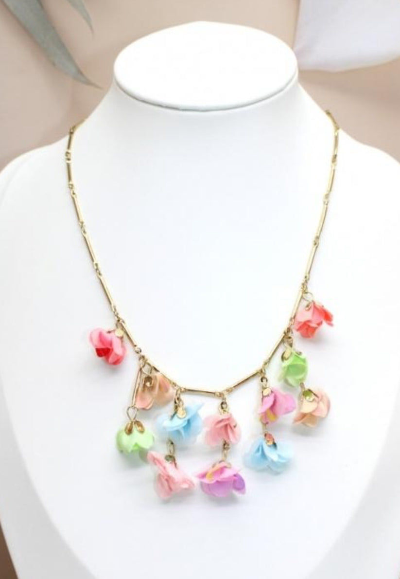 MULTI FLOWER STATEMENT NECKLACE