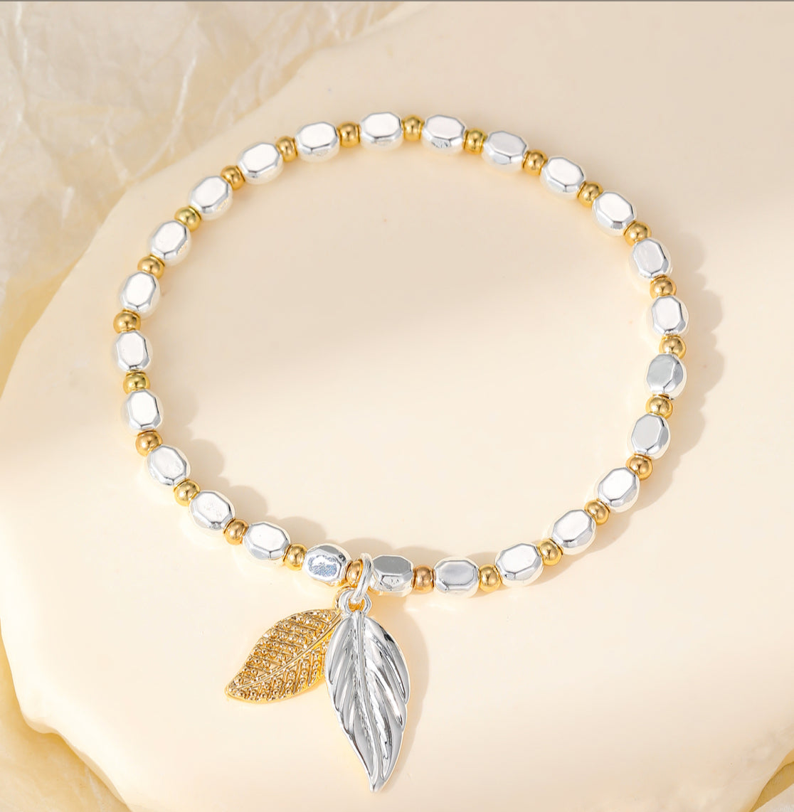 LEAF CHARM STRETCH BRACELET