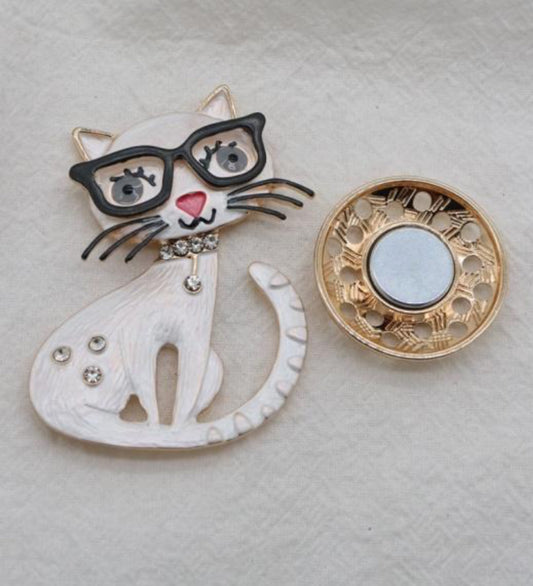 CAT MAGNETIC BROOCH