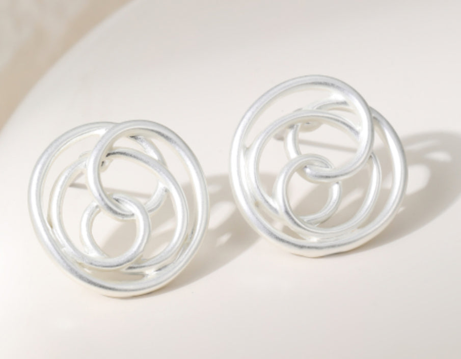 CIRCLE STUD EARRINGS