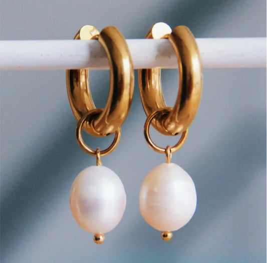 STAINLESS STEEL FRESHWATER PEARL HUGGIES