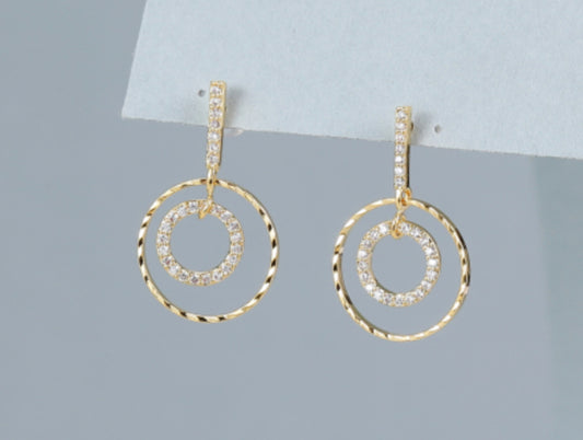 CRYSTAL CIRCLE DROP STUDS - GOLD