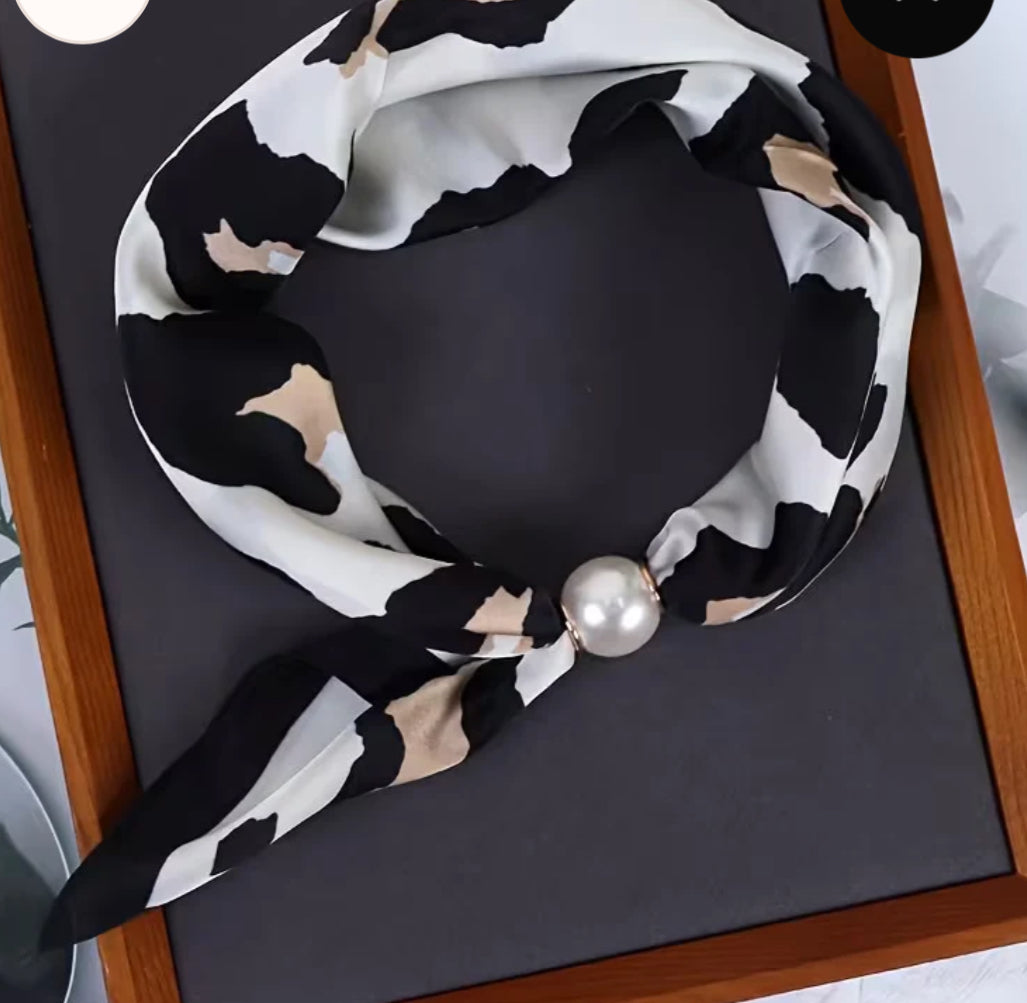 PEARL MAGNET SCARF
