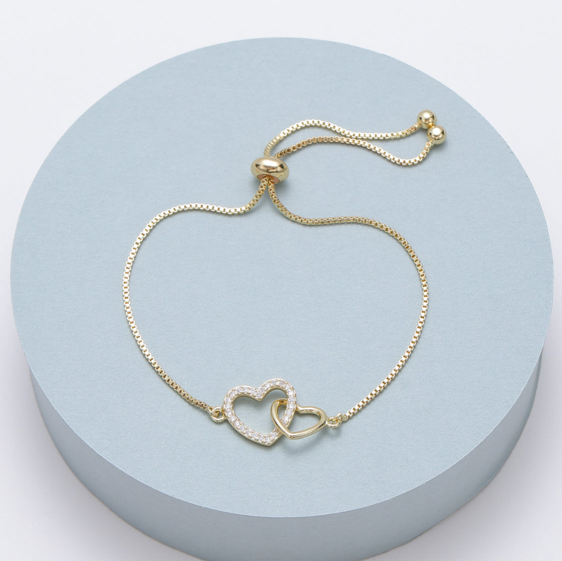 CRYSTAL HEART TOGGLE BRACELET - GOLD