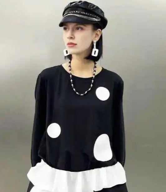 MONOCHROME CIRCLE PATCH PEPLUM TOP