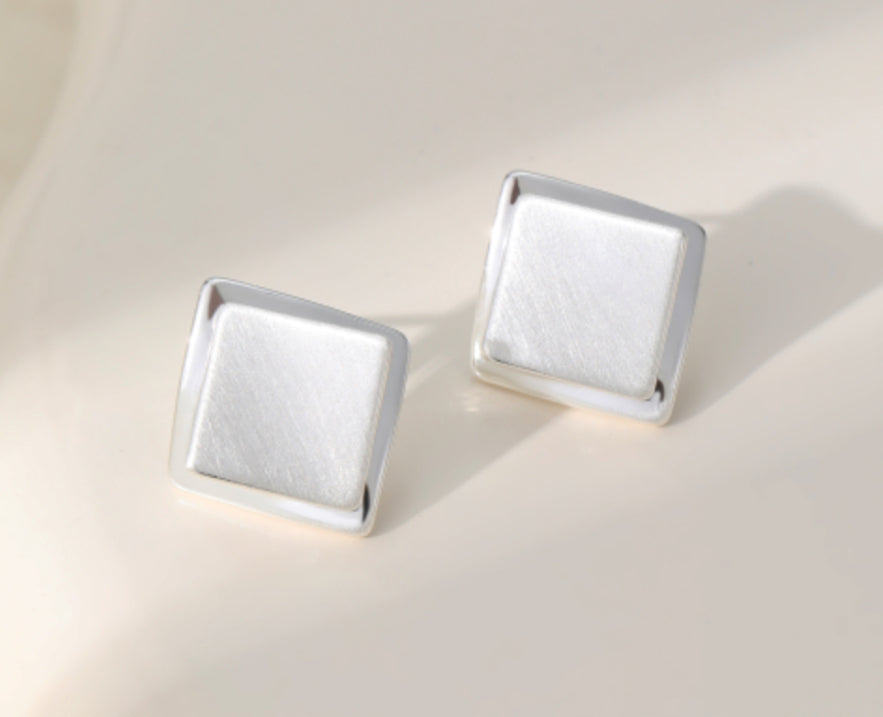 MATT SQUARE STUD EARRINGS- SILVER