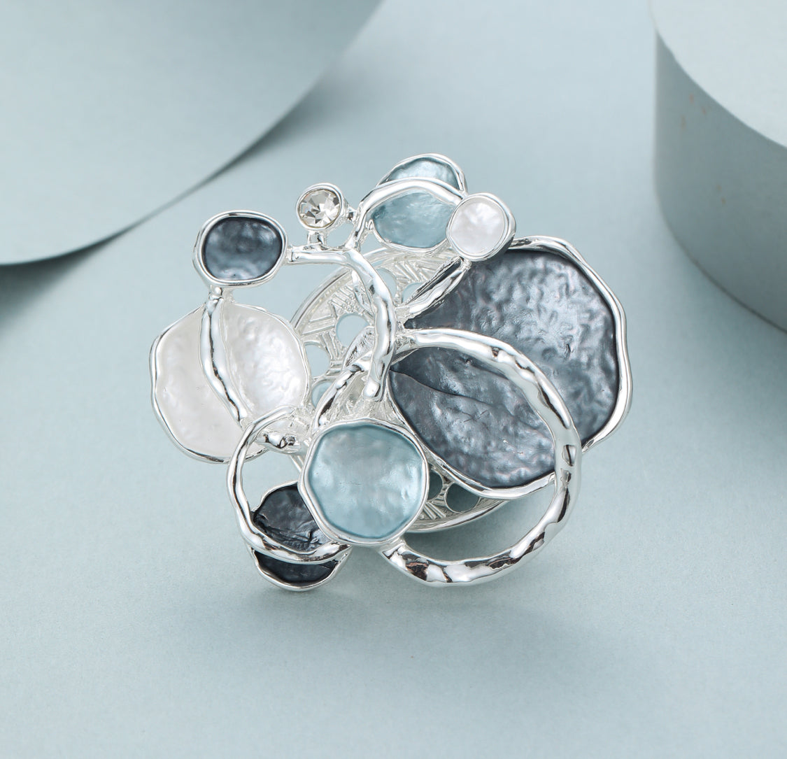 MAGNET BROOCH