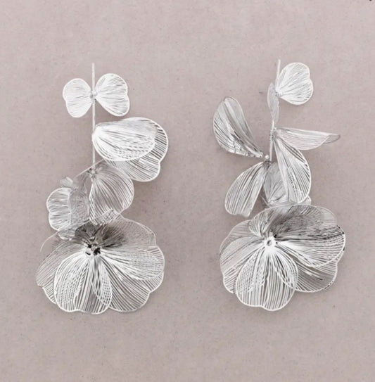 STATEMENT FLOWER EARRINGS