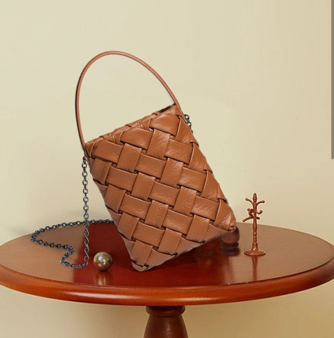 WOVEN CROSSBODY WITH CHAIN STRAP - CAMEL