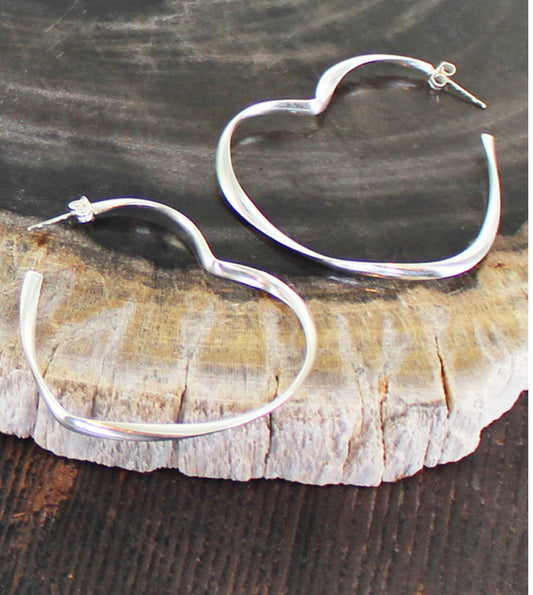 SILVER PLATED HAMMERED HEART EARRINGS