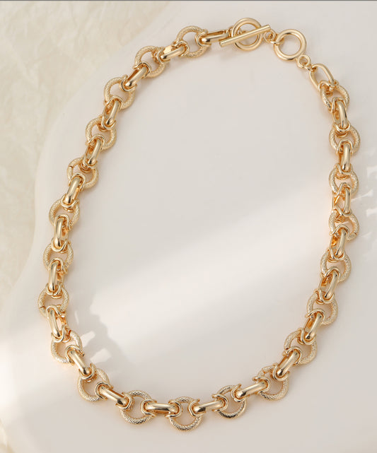 T-BAR CIRCLE LINKS NECKLACE- GOLD