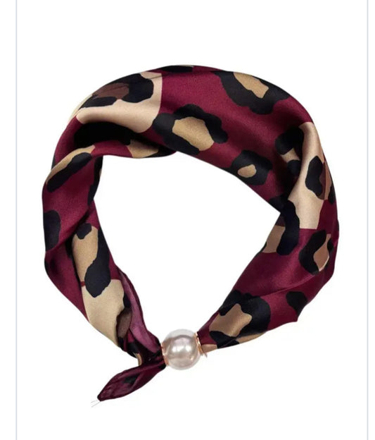 PEARL MAGNET SCARF