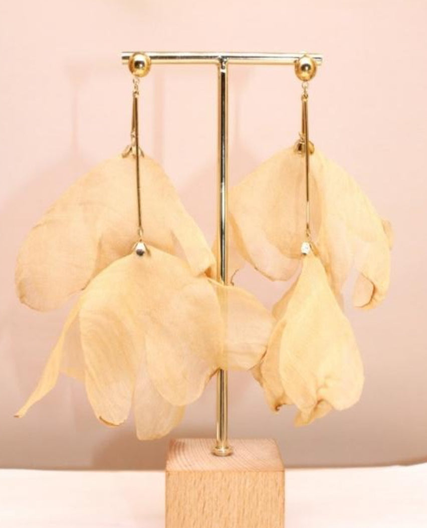 NEUTRAL ORGANZA FLOWER STATEMENT EARRINGS