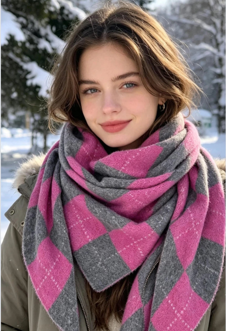 TRIANGLE KNIT SCARF