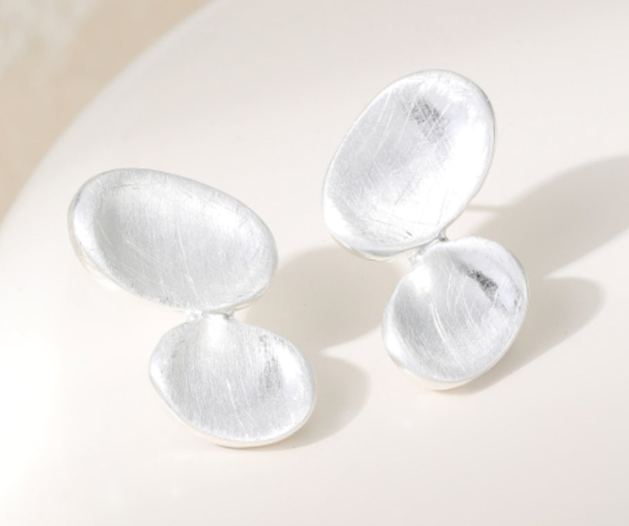 MATT OVAL DISC EARRINGS