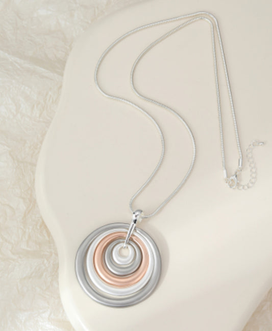 LONG CIRCLES PENDANT NECKLACE