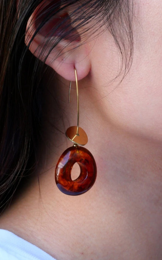 RESIN STATEMENT EARRINGS- BROWN