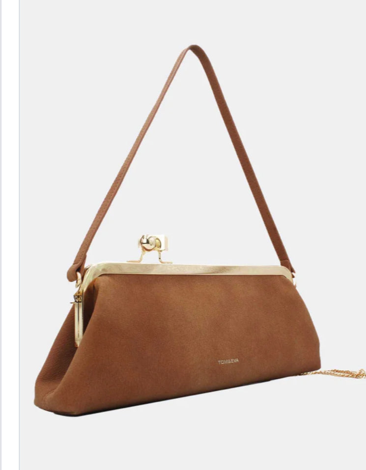 CLASP BAGUETTE BAG - CAMEL