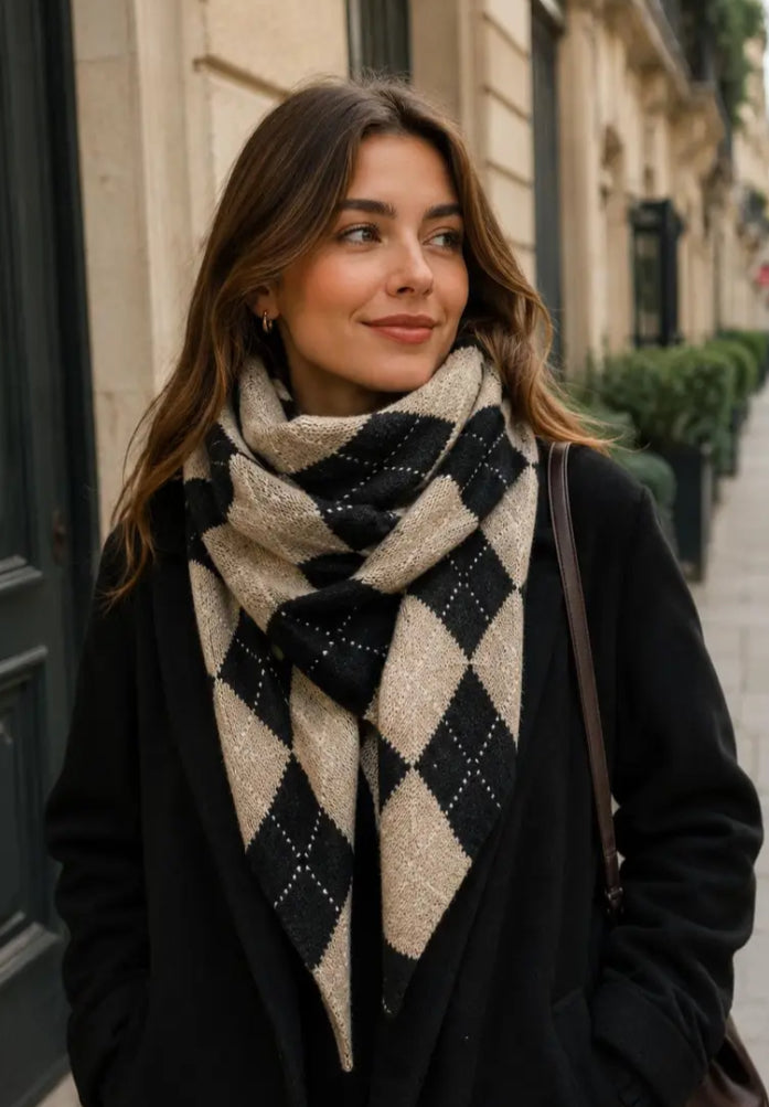 TRIANGLE KNIT SCARF