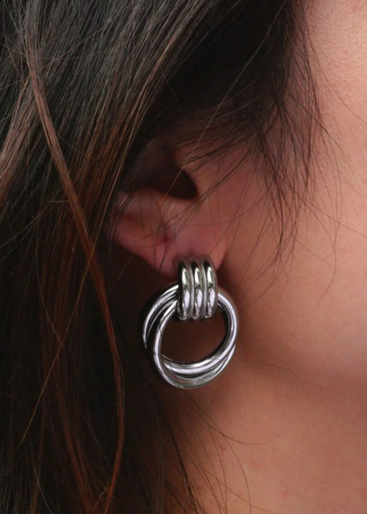 STATEMENT KNOT EARRINGS