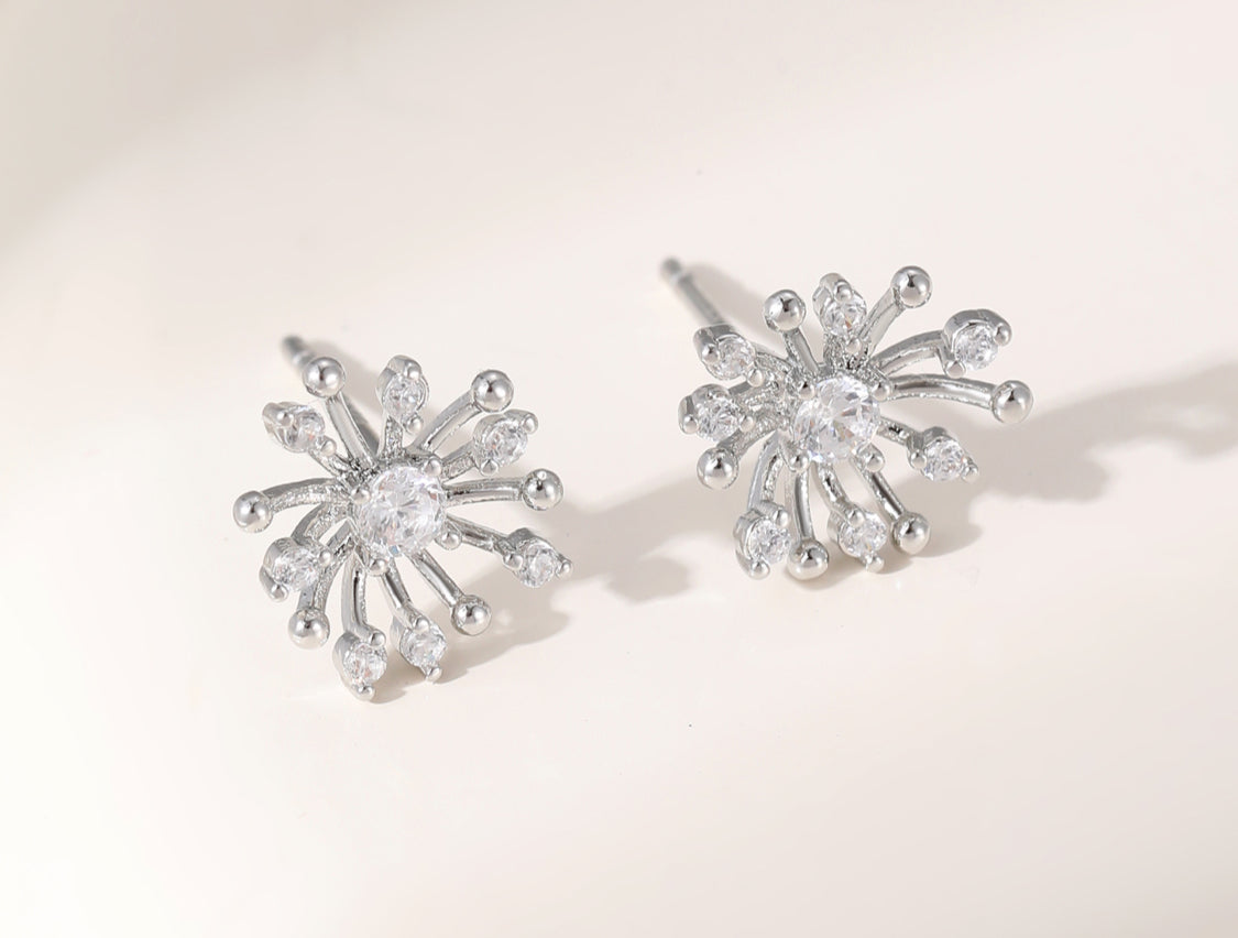 FLOWER CRYSTAL STUD EARRINGS - SILVER