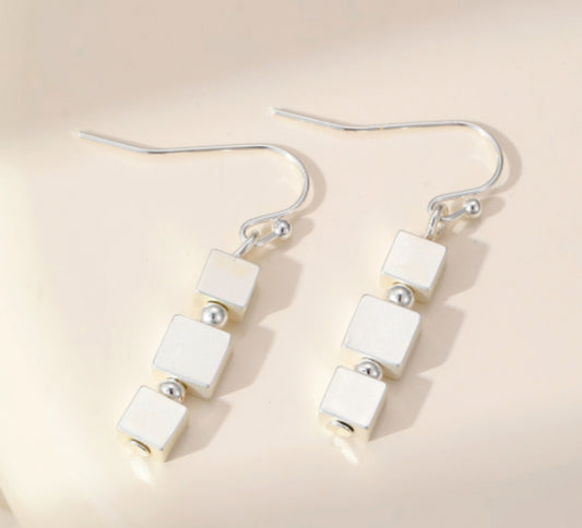 SQUARE HOOK EARRINGS