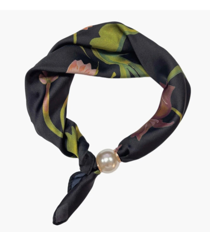 PEARL MAGNET SCARF