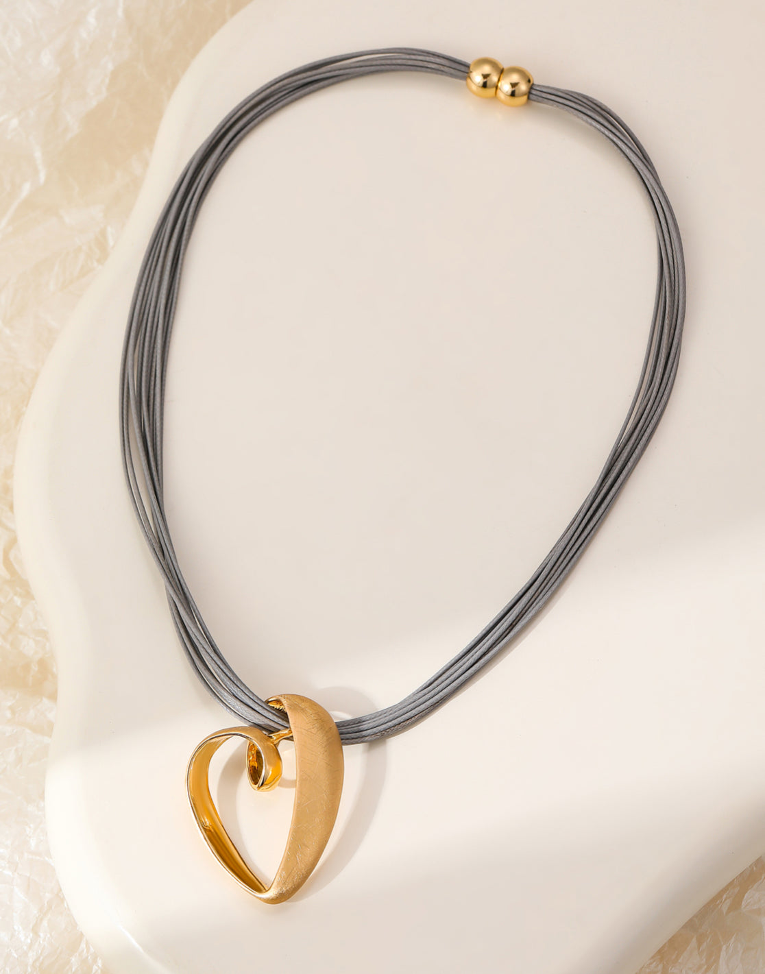 MAGNET NECKLACE - GOLD TWIST HEART