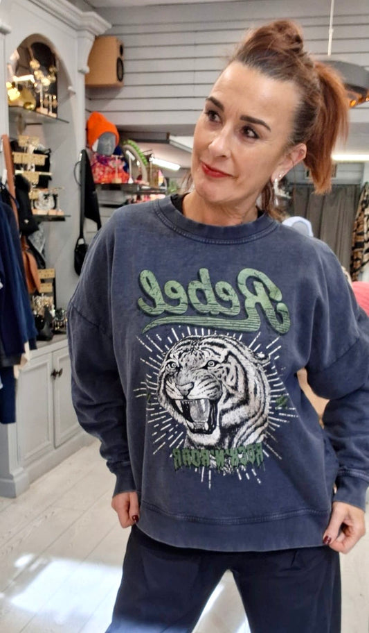 VINTAGE WASH GRAPHIC SWEATSHIRT-10-16