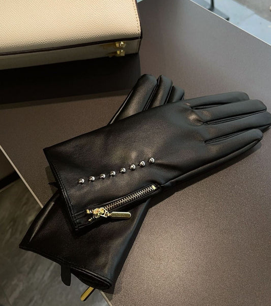 LEATHERETTE GLOVES WITH STUD/ZIP DETAIL - BLACK