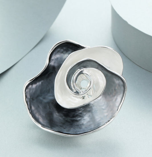 MAGNET BROOCH