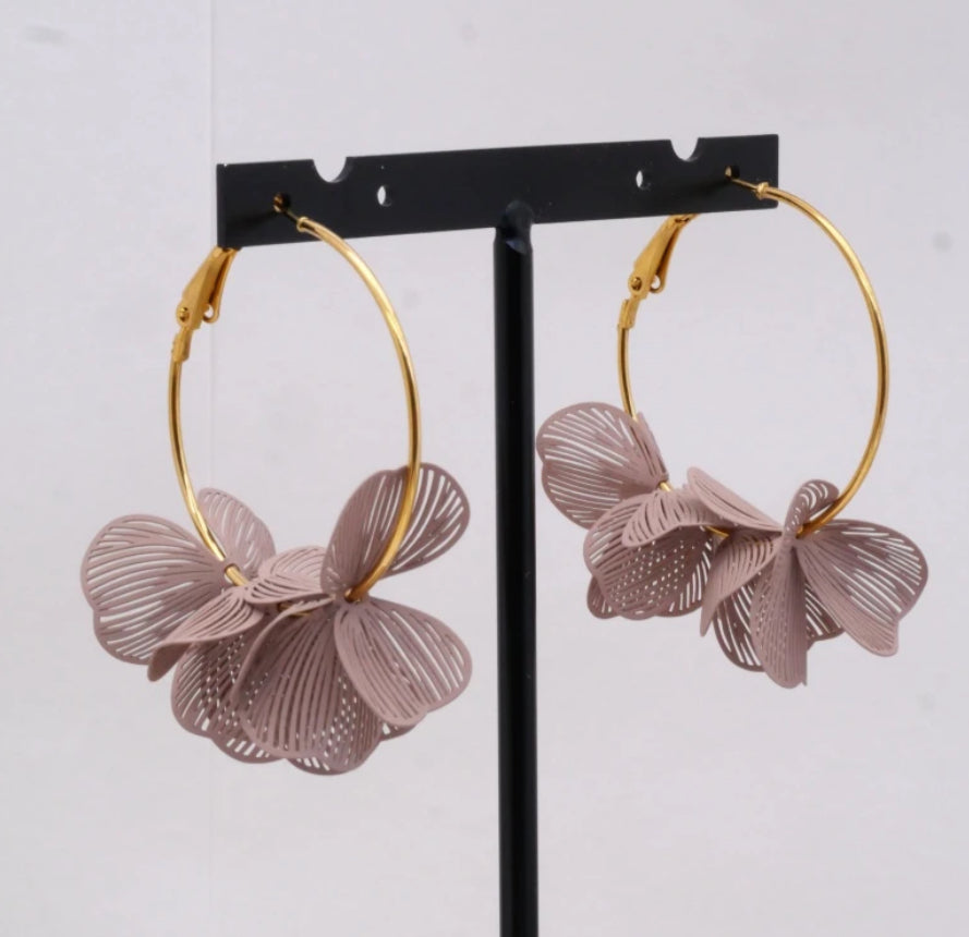 STATEMENT PETAL HOOPS - LIGHT TAUPE
