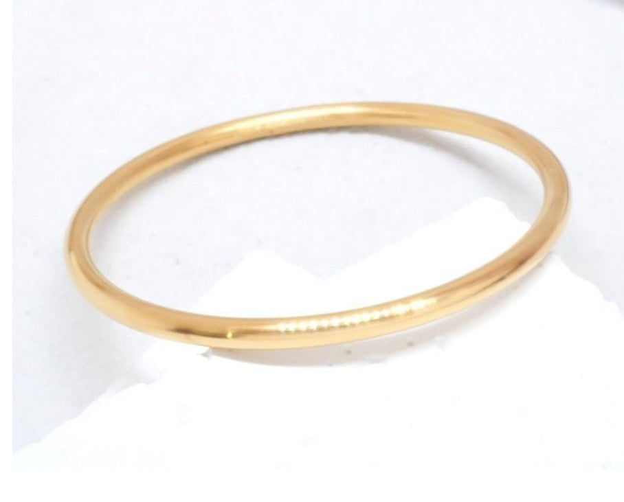 SIMPLE GOLD PLATED STAINLESS STEEL BANGLE