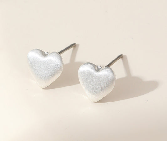 MATT SILVER HEART STUD