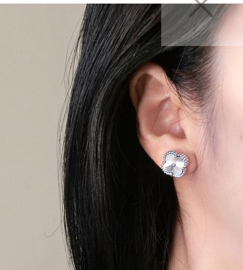 PETAL STUD EARRINGS - SILVER