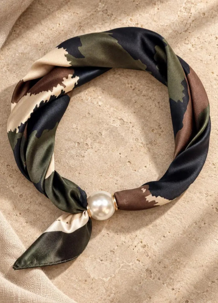 PEARL MAGNET NECK SCARF