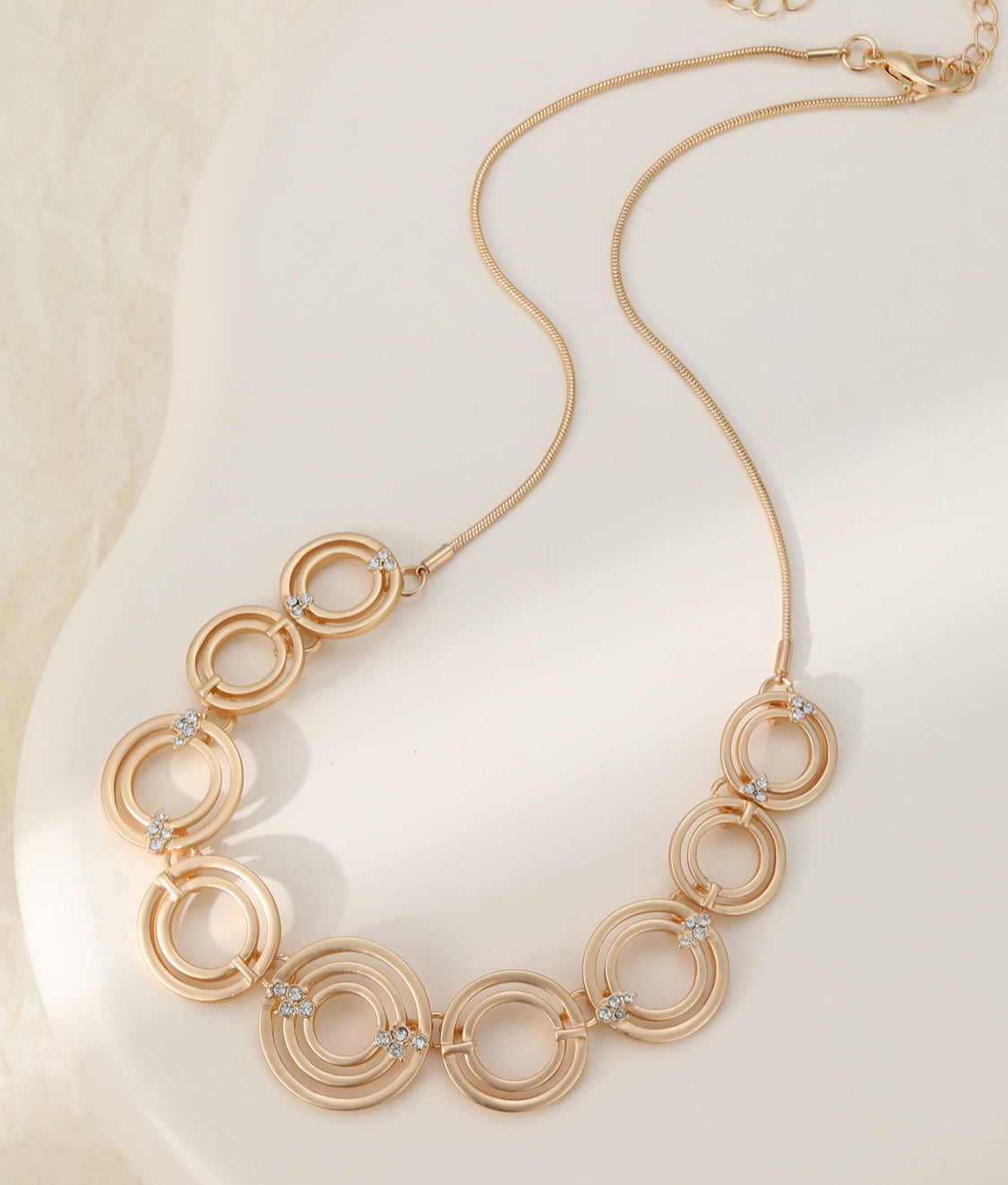 CRYSTAL CIRCLES NECKLACE - GOLD