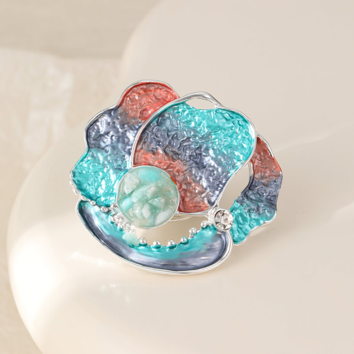 MAGNET BROOCH