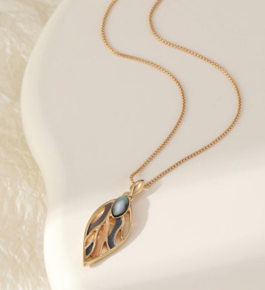 LEAF PENDANT NECKLACE