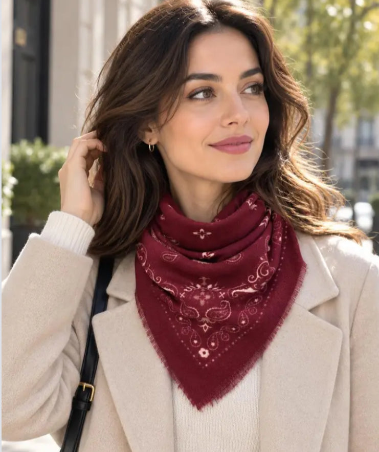BANDANA PRINT NECK SCARF