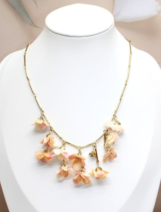 NEUTRAL FLOWET STATEMENT NECKLACE