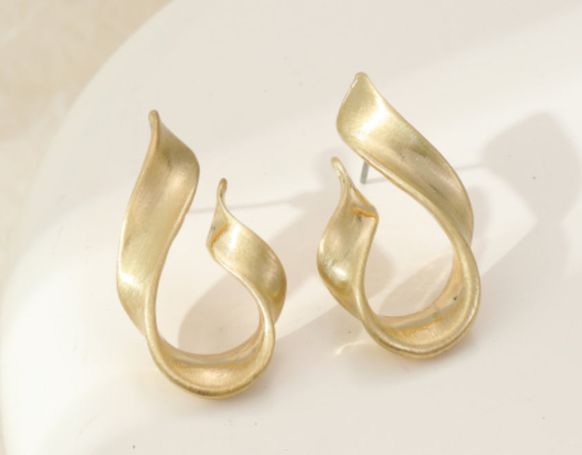 TWIST STUD EARRINGS