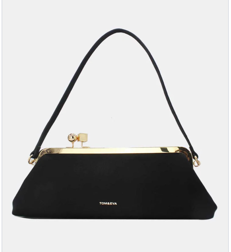 CLASP BAGUETTE BAG - BLACK