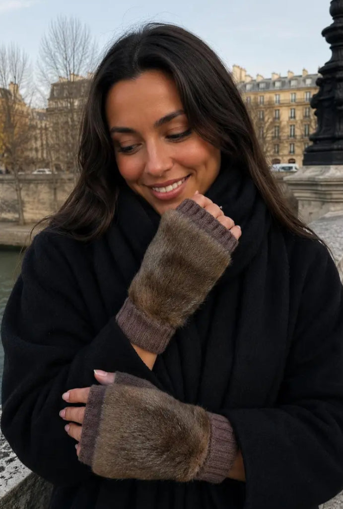 FUR FINGERLESS GLOVES